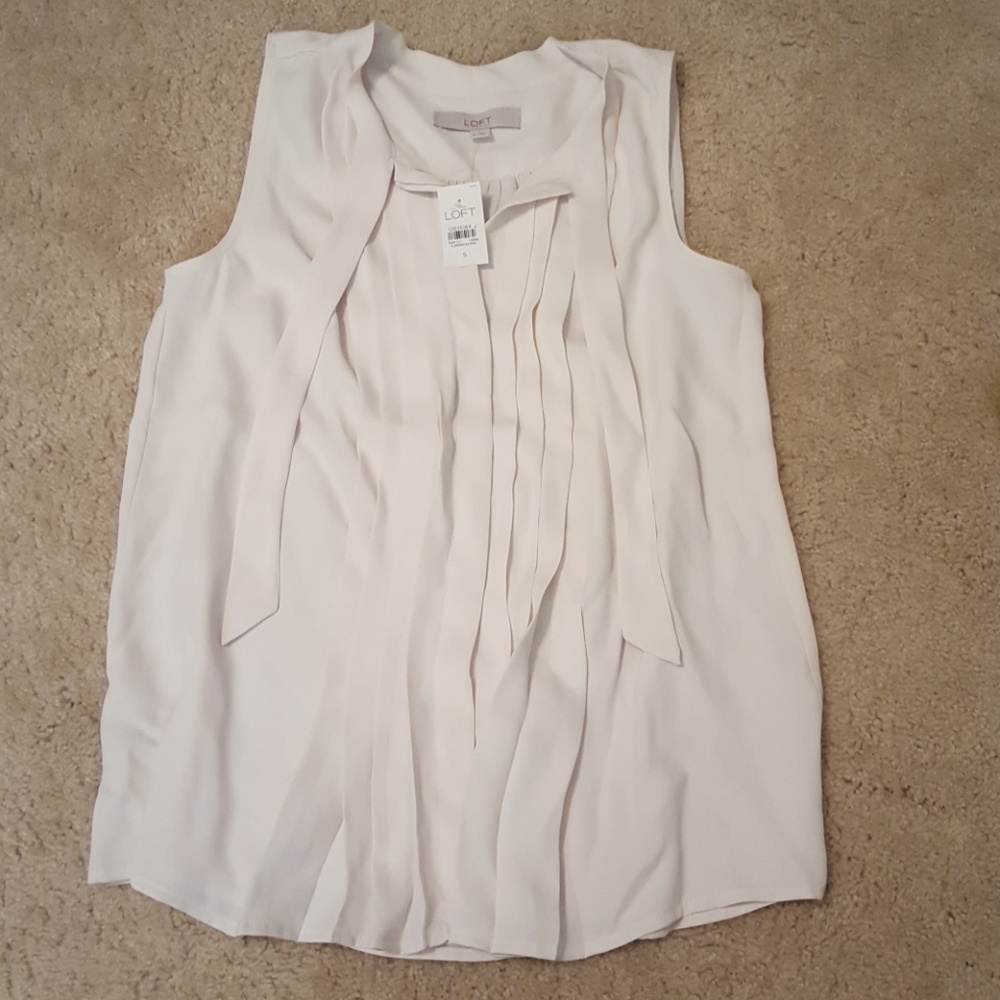 *NEW LISTING*Loft blouse